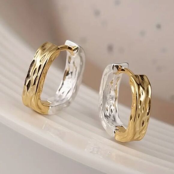 Naked Hanger Two toned square convex and concave earrings - Picture 3 of 5